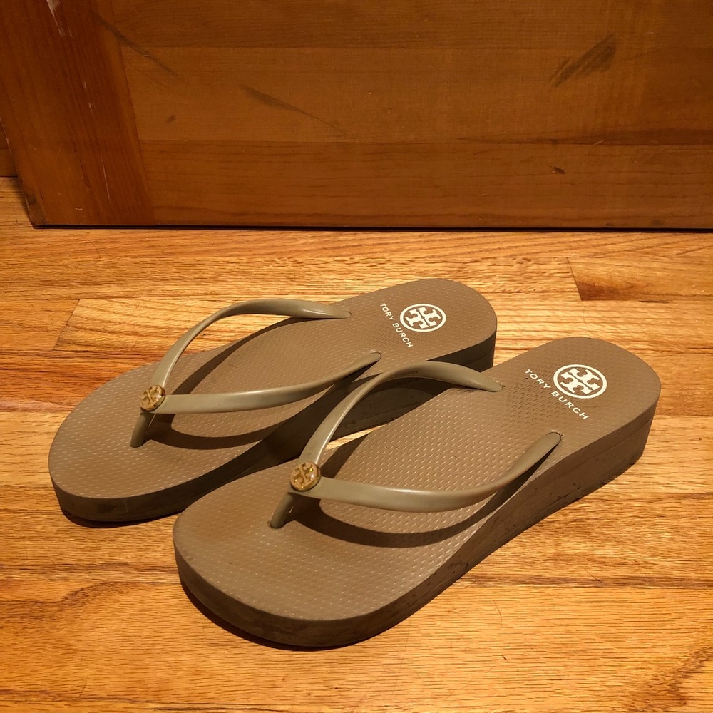 Beige Tory Burch Wedge Flip Flip Size 7.5
